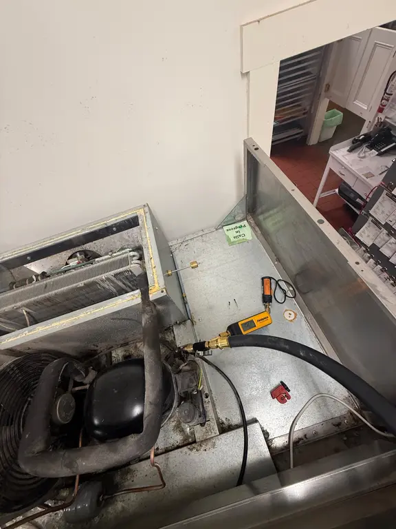 Fieldpiece vacuum pump connected for system evacuation and recharge